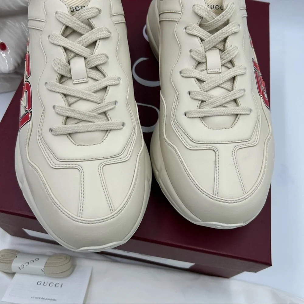 Gucci, beige sneakers with red accent size 10 made in Italy